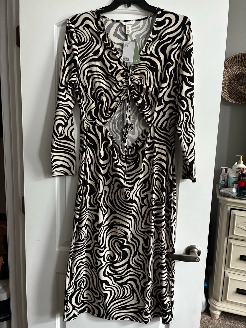 H&M Black and Cream Swirl Tie-Front Long Sleeve Dress